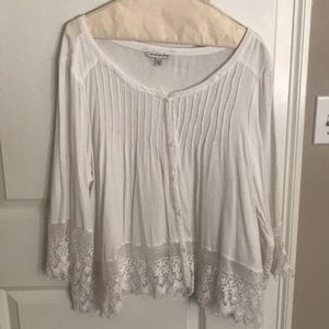 EUC AEO white lace detail blouse